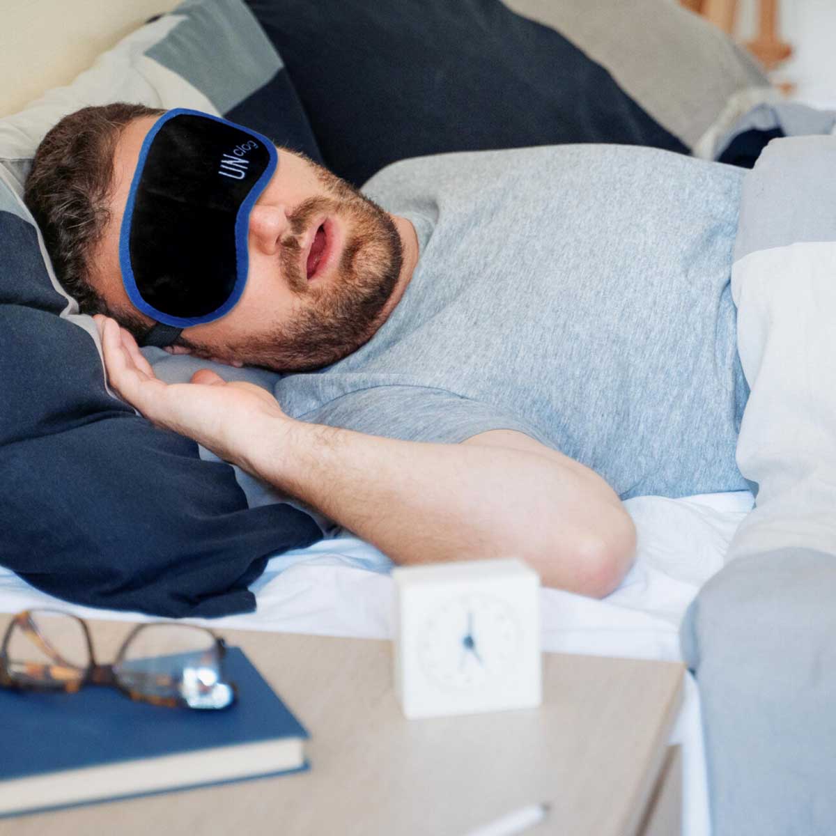 Far-infrared heated eye mask for computer gamer